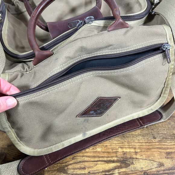 VTG Tan Canvas Leather Battenkill Travel Bag Diamond Bluff Hunting USA 22” - Picture 14 of 16
